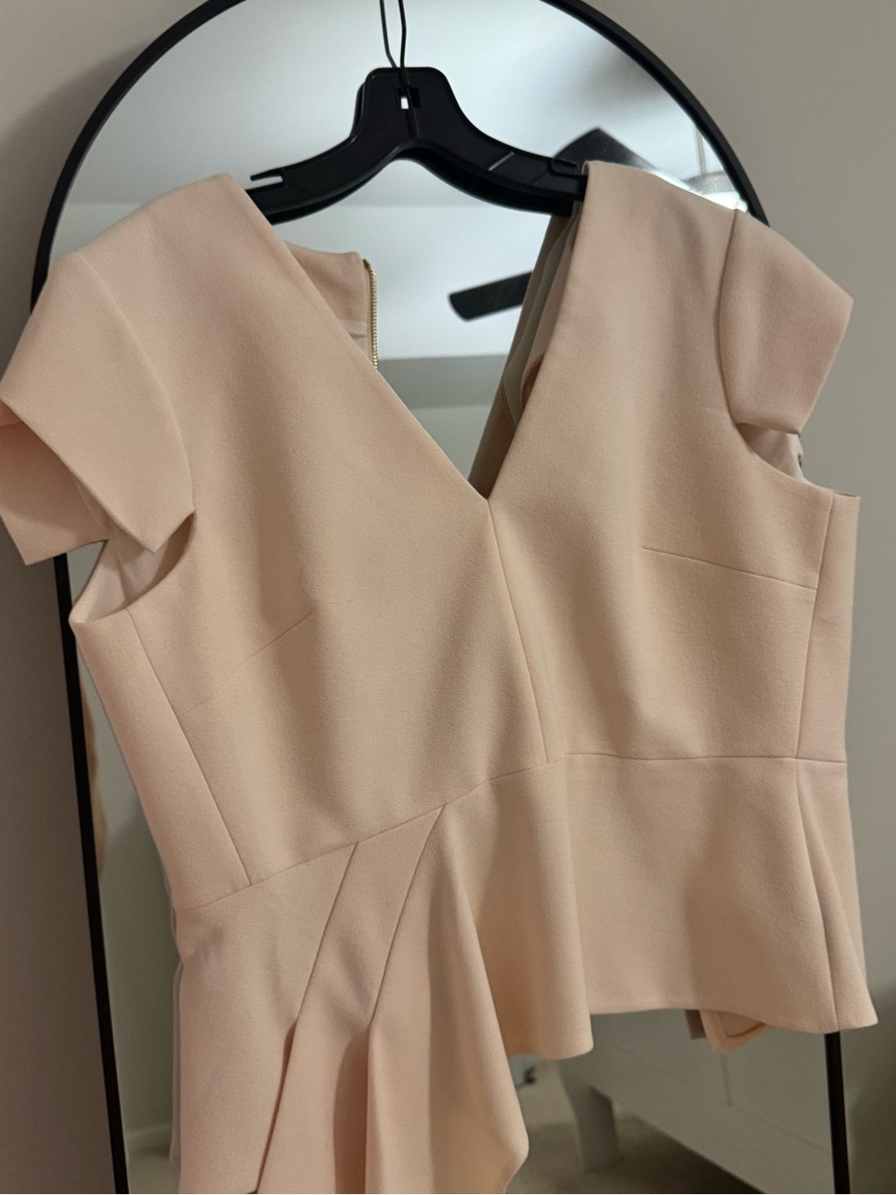 Roland Mouret Women's Cream Peplum V-Neck Top